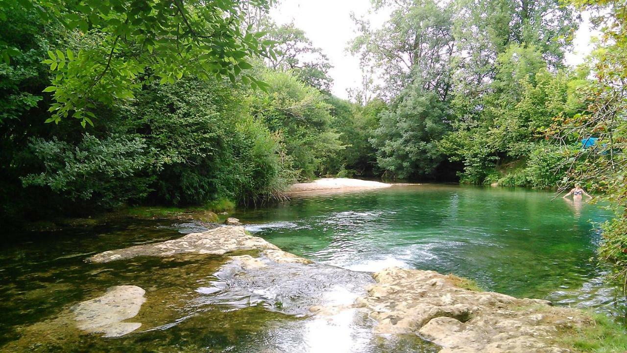 Chambre Du Sabotier - Studio Troglodytique - A 100 M Baignade En Riviere - Location De Canoe - Circuits Cyclo - Aire De Pique-Nique - 3 Restaurants Castelnaud-la-Chapelle Buitenkant foto